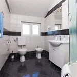 Ava - Five Bedroom With Swimming Pool *