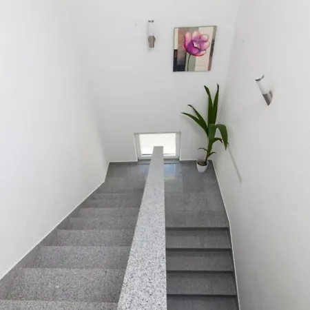 Villa Ava - Five Bedroom With Swimming Pool