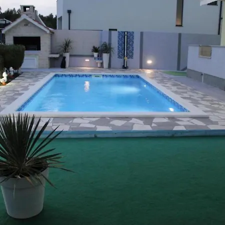 Villa Ava - Five Bedroom With Swimming Pool Šibenik