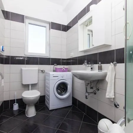 Villa Ava - Five Bedroom With Swimming Pool