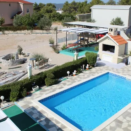 Ava - Five Bedroom With Swimming Pool
