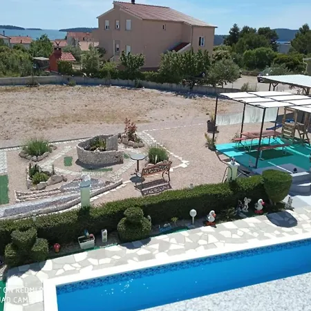 Villa Ava - Five Bedroom With Swimming Pool Šibenik