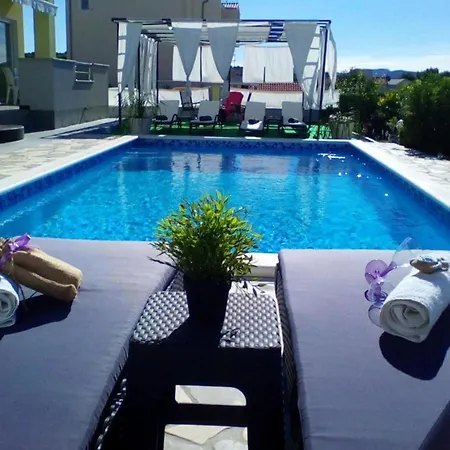 Villa Ava - Five Bedroom With Swimming Pool