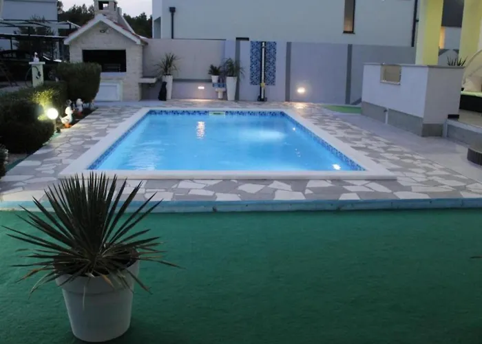 Vila Ava - Five Bedroom With Swimming Pool Sibenik
