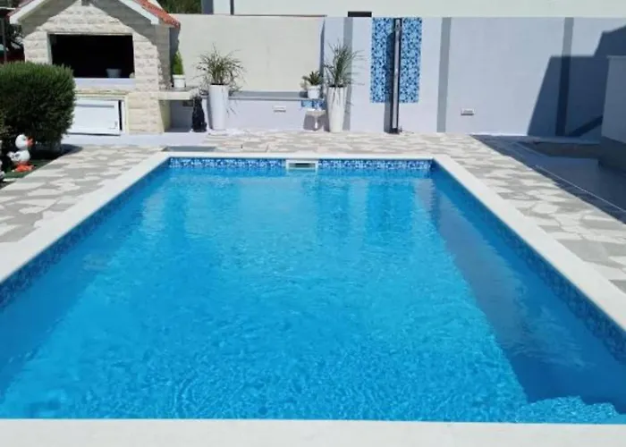 Ava - Five Bedroom With Swimming Pool *