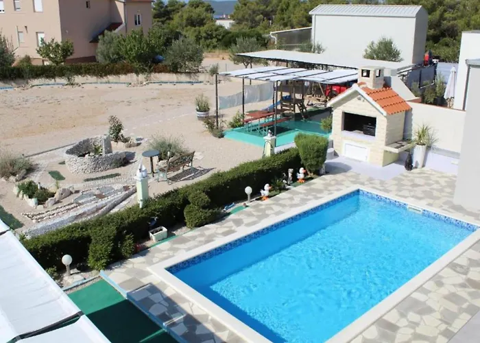 Ava - Five Bedroom With Swimming Pool