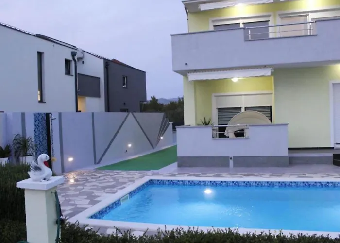 Ava - Five Bedroom With Swimming Pool *